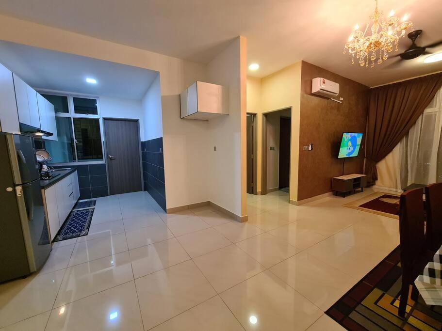 Eid Sks Habitat -free Wifi Netflix, Larkin, Johor Bahru