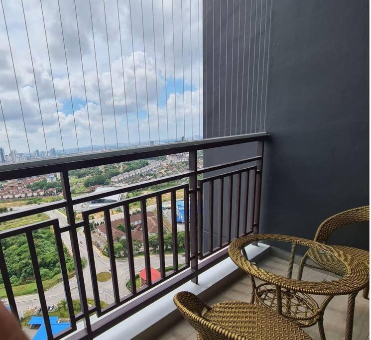 Apartemen Eid Sks Habitat -free Wifi Netflix, Larkin, *