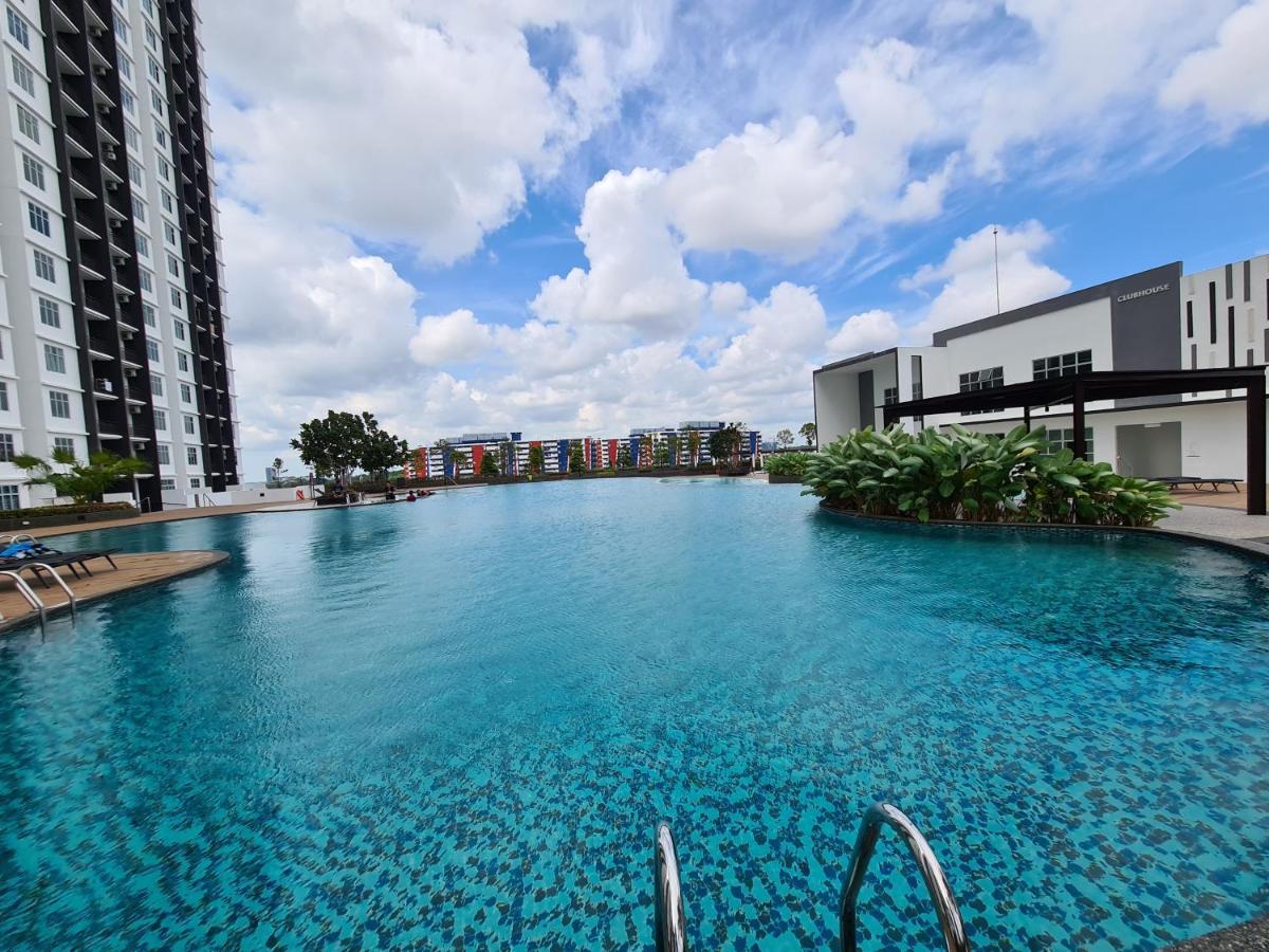 Eid Sks Habitat -free Wifi Netflix, Larkin, Apartemen
