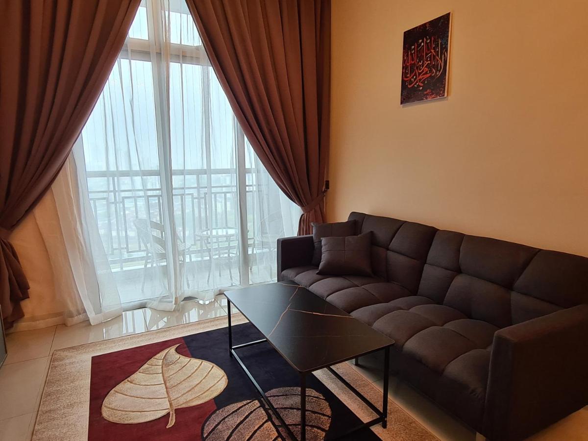 Eid Sks Habitat -free Wifi Netflix, Larkin, Apartemen