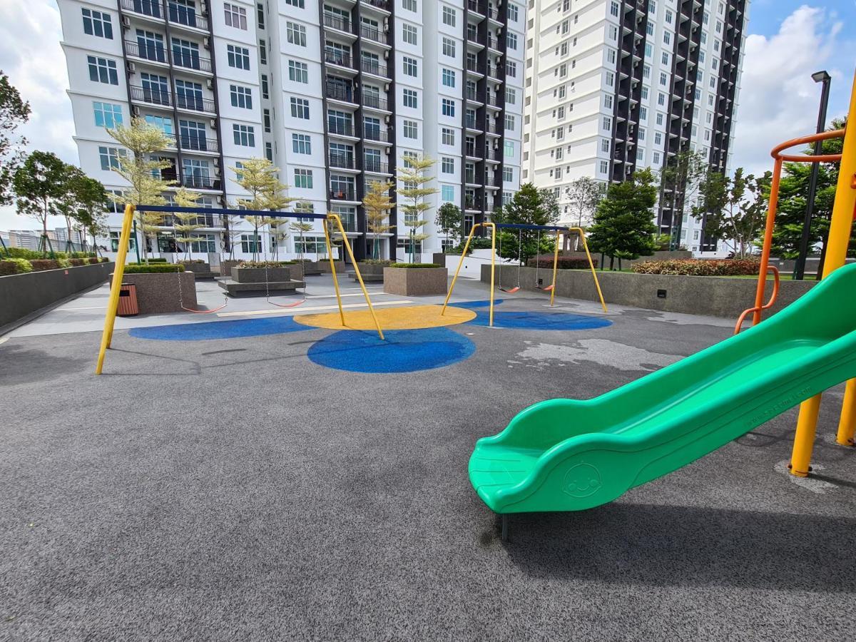 Eid Sks Habitat -free Wifi Netflix, Larkin, Apartemen