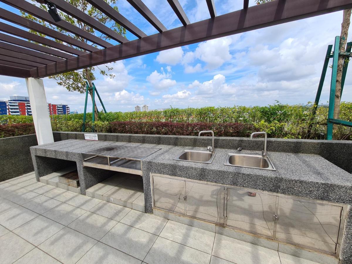 Eid Sks Habitat -free Wifi Netflix, Larkin, Apartemen Johor Bahru